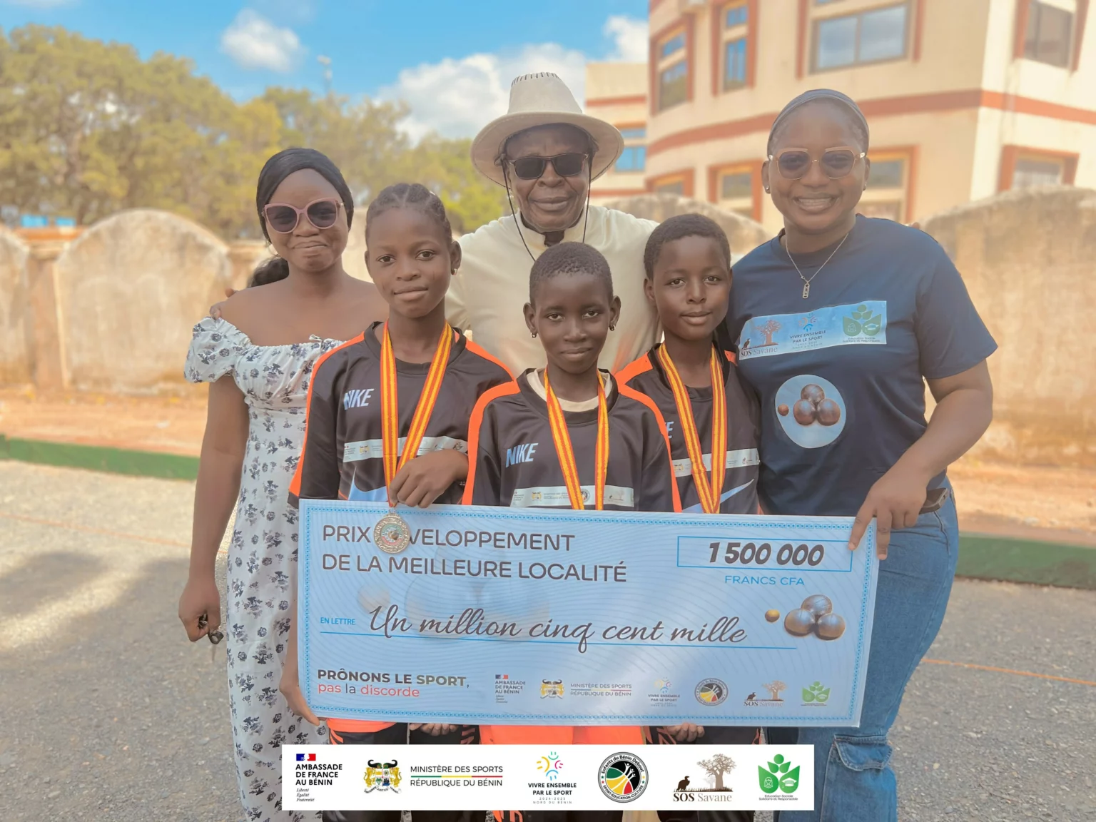 Filles et femmes actrices et bénéficiaires d'un projet promouvant le sport comme vecteur de paix et de cohésion sociale